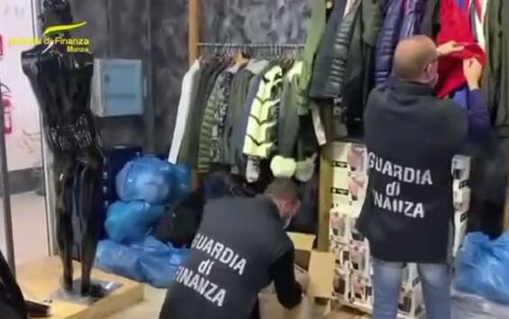 Agrate Brianza Sequestrati Mila Capi Di Abbigliamento Contraffatti